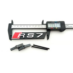 EMBLEMA DE PARRILLA AUDI RS7 PLATA