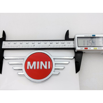 EMBLEMA TRASERO MINI F55 F56 F57 PLATA FONDO ROJO OEM: 51142465242