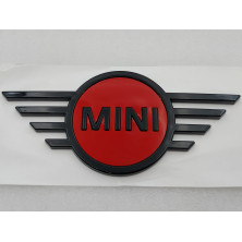 EMBLEMA DELANTERO MINI F55 F56 F57 NEGRO/ROJO OEM: 51142465241