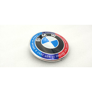 Emblema capot bmw rojo y negro carbono 82mm