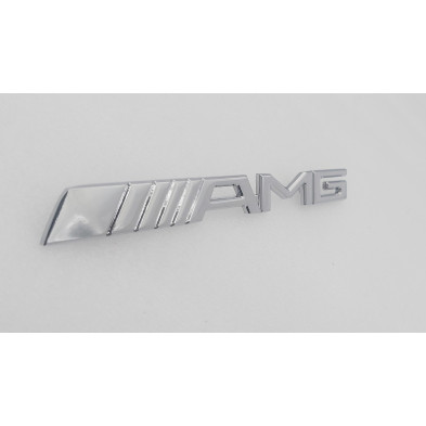 EMBLEMA DE PARRILLA MERCEDES AMG