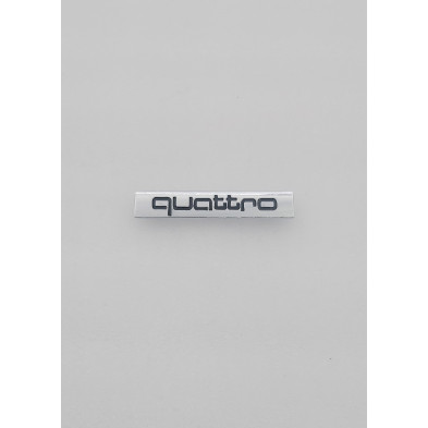 EMBLEMA DE PARRILLA AUDI QUATTRO NEGRO