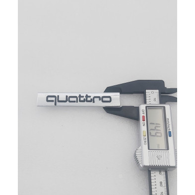 EMBLEMA DE PARRILLA AUDI QUATTRO NEGRO