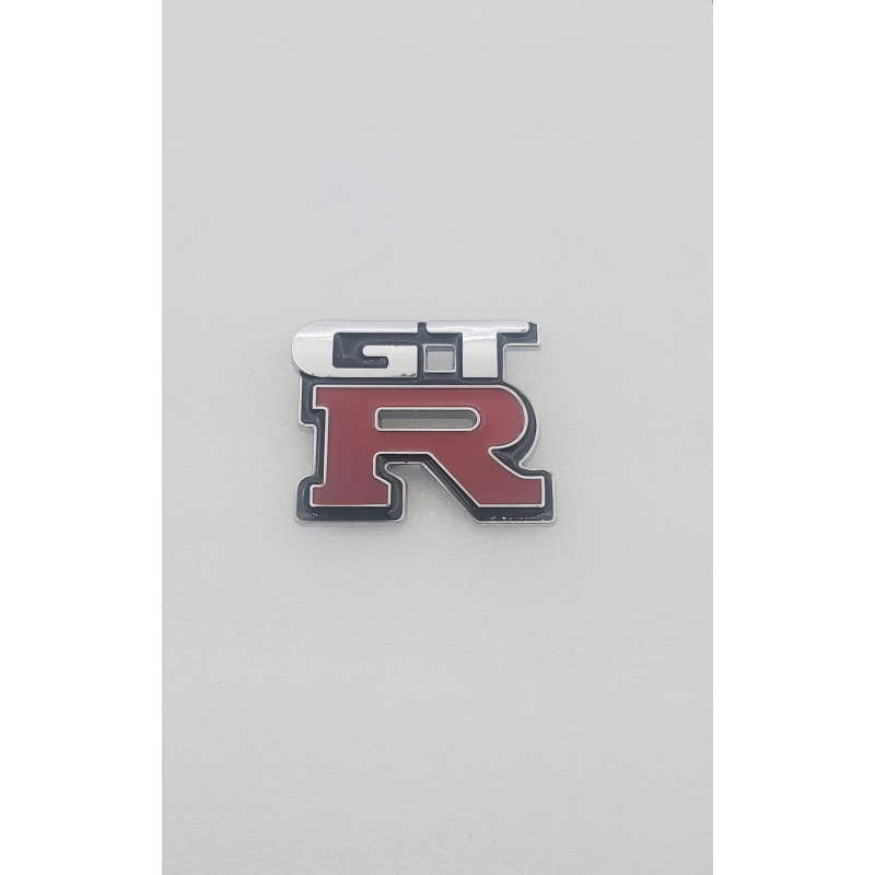 EMBLEMA DE PARRILLA NISSAN GTR