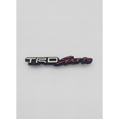EMBLEMA DE PARRILLA TOYOTA TRD SPORTS BLANCO Y ROJO