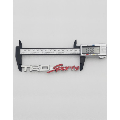 EMBLEMA DE PARRILLA TOYOTA TRD SPORTS BLANCO Y ROJO