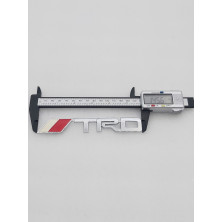 EMBLEMA DE PARRILLA TOYOTA TRD PLATA