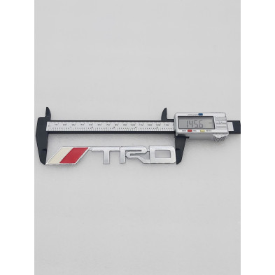 EMBLEMA DE PARRILLA TOYOTA TRD PLATA