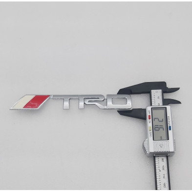 EMBLEMA DE PARRILLA TOYOTA TRD PLATA