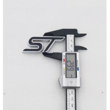 EMBLEMA DE PARRILLA FORD ST NEGRO
