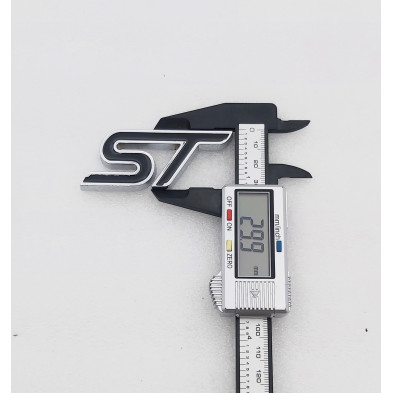 EMBLEMA DE PARRILLA FORD ST NEGRO