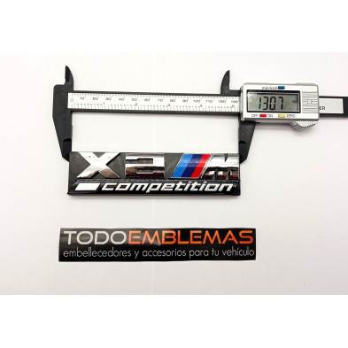 EMBLEMA PARRILLA BMW X2 COMPETITION PLATA