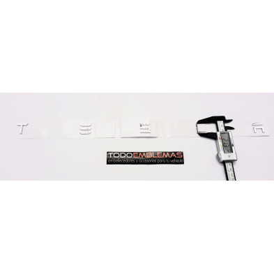 EMBLEMA TRASERO LETRAS TESLA PLATA