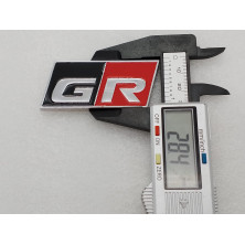 EMBLEMA TOYOTA GR plata, rojo y negro Perfecto para regalo!