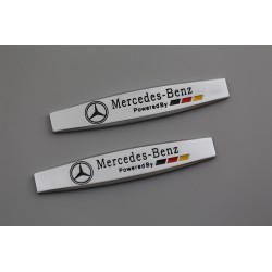 2 emblemas laterales mercedes benz powered by