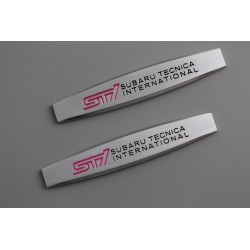 2 emblemas laterales subaru sti mate