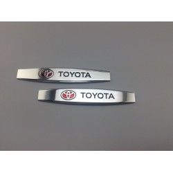 2 EMBLEMAS LATERALES TOYOTA