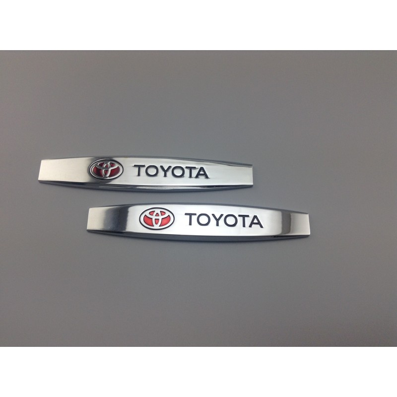 EMBLEMA LATERAL TOYOTA CHROM