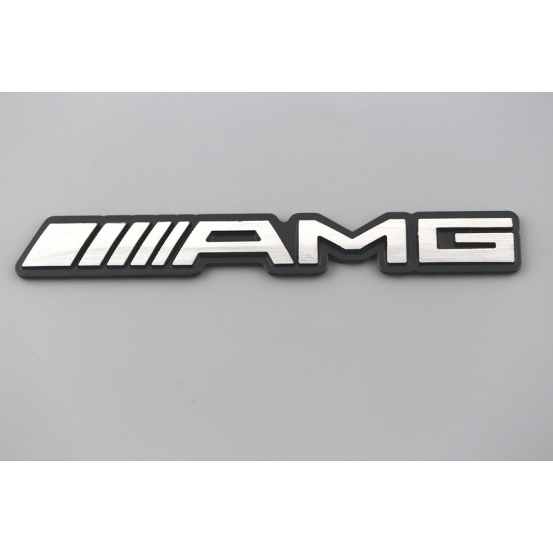 EMBLEMA TRASERO LETRAS MERCEDES-BENZ AMG PLATA FONDO NEGRO