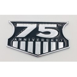 EMBLEMA METÁLICO 75 ANIVERSARY 10 x 6 cm