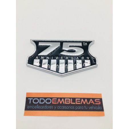 EMBLEMA METÁLICO 75 ANIVERSARY 10 x 6 cm