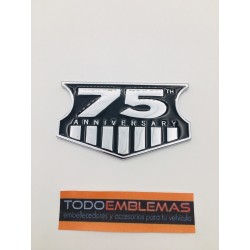 EMBLEMA METÁLICO 75 ANIVERSARY 10 x 6 cm