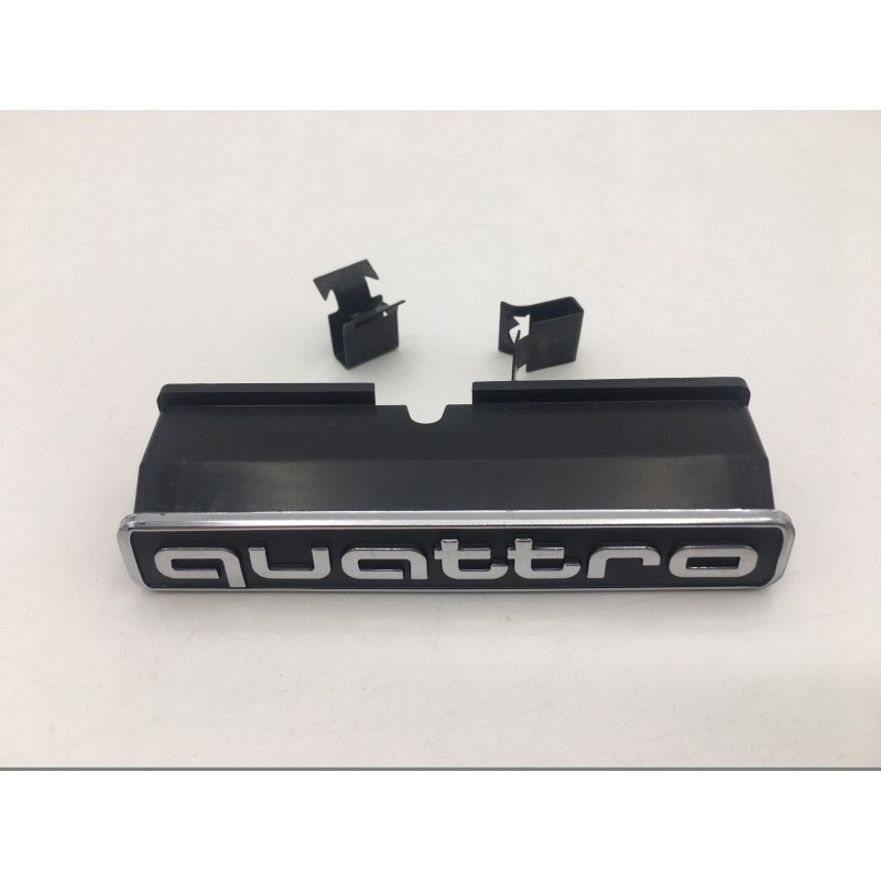 EMBLEMA DE PARRILLA AUDI QUATTRO Q3