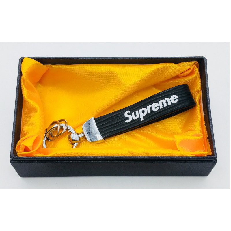 LLAVERO SUPREME color PLATA Perfecto para regalo!