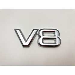 EMBLEMA LATERAL O TRASERO V8 PLATA CROMADO