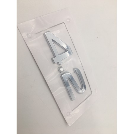 EMBLEMA LATERAL o TRASERO AUDI 4.2