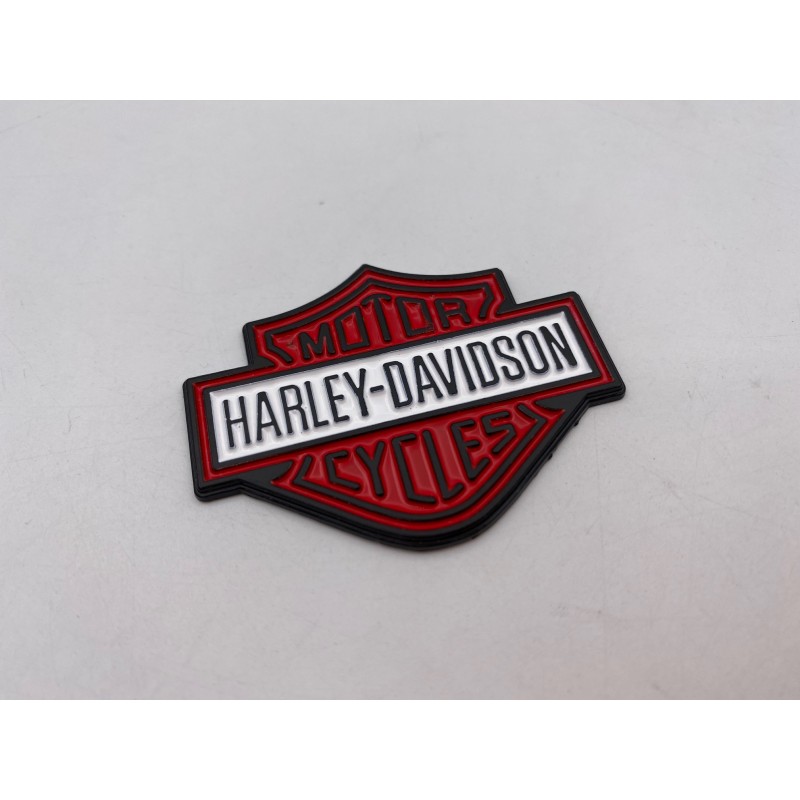 PLACA EMBLEMA HARLEY DAVIDSON ROJO Y BLANCO 57mm x 45mm