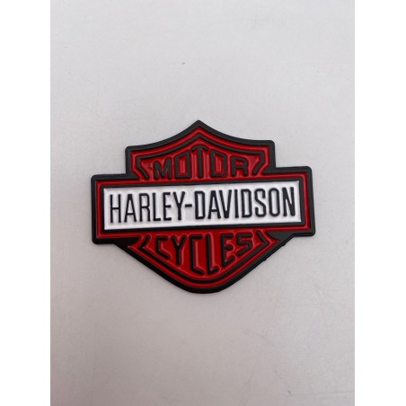 PLACA EMBLEMA HARLEY DAVIDSON ROJO Y BLANCO 57mm x 45mm