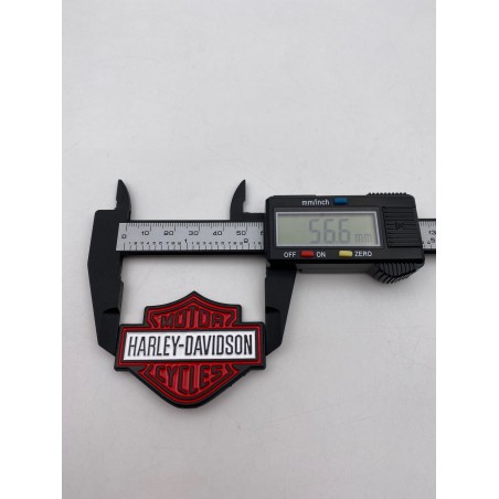 PLACA EMBLEMA HARLEY DAVIDSON ROJO Y BLANCO 57mm x 45mm