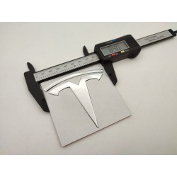 EMBLEMA TESLA PLATA