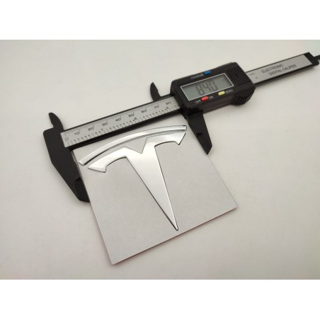 EMBLEMA TESLA PLATA