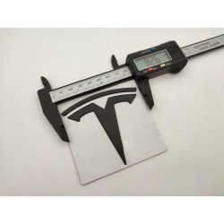 EMBLEMA TESLA NEGRO