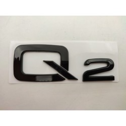 EMBLEMA TRASERO AUDI Q2 NEGRO