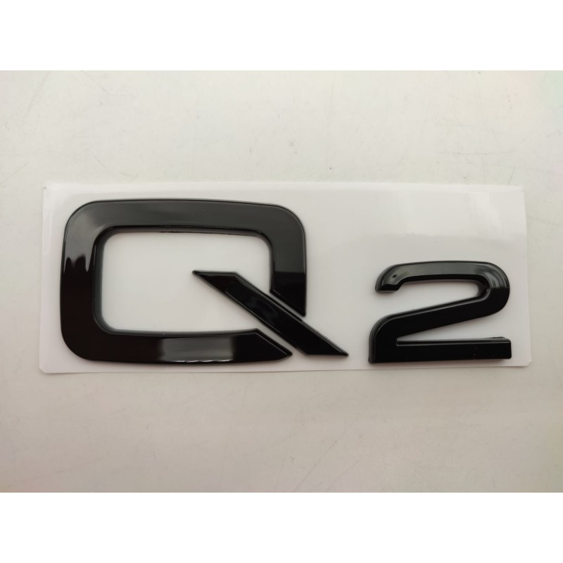 EMBLEMA TRASERO AUDI Q2 NEGRO