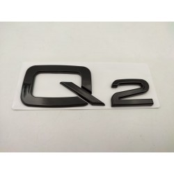 EMBLEMA TRASERO AUDI Q2 NEGRO