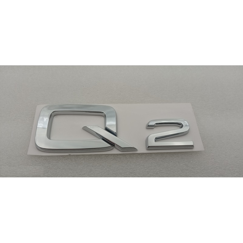 Emblema trasero Audi Q2 cromado