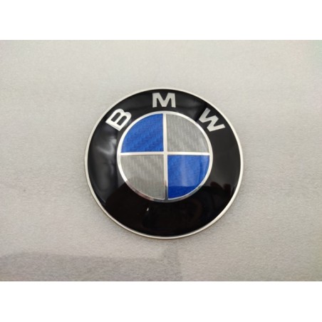 CHAPA ADHESIVA BMW AZUL Y BLANCO CARBONO 67MM