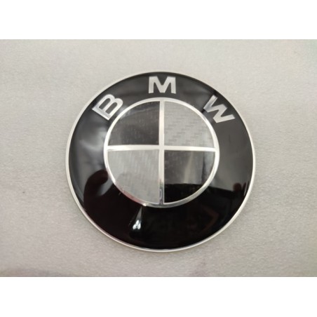 CHAPA ADHESIVA BMW NEGRO Y PLATA CARBONO 78MM