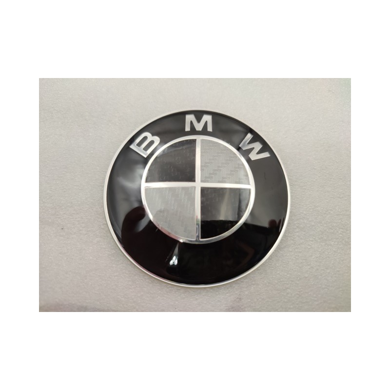 CHAPA ADHESIVA BMW NEGRO Y PLATA CARBONO 67MM