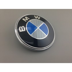 EMBLEMA TRASERO BMW AZUL Y BLANCO CARBONO 74 mm