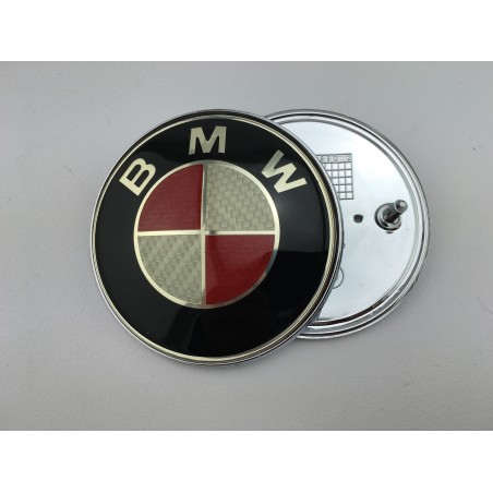 EMBLEMA CAPOT BMW Rojo y Plata Carbono 82 mm